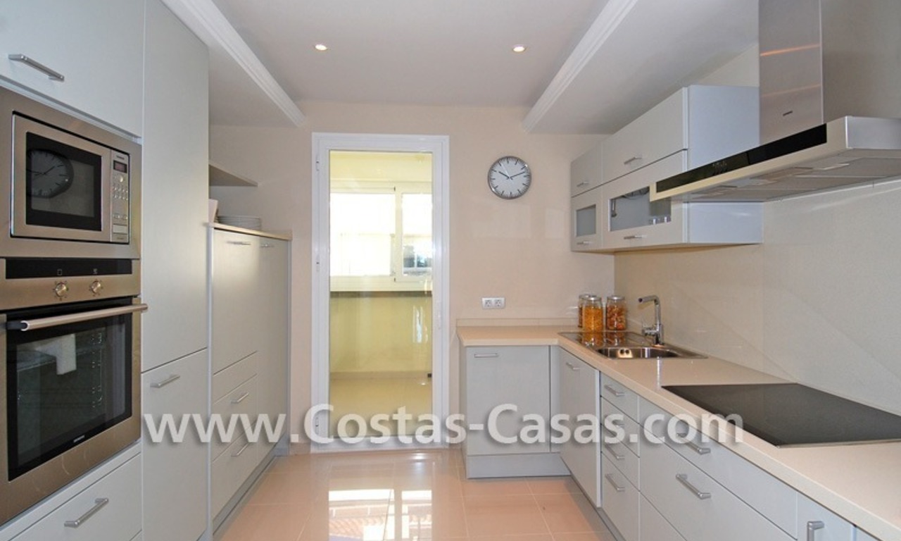 Apartamento de lujo, primera línea de playa, en venta en un complejo exclusivo frente al mar, Nueva Milla de Oro, Marbella - Estepona 22