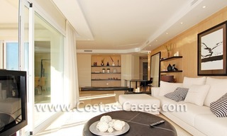 Apartamento de lujo, primera línea de playa, en venta en un complejo exclusivo frente al mar, Nueva Milla de Oro, Marbella - Estepona 10