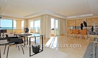 Apartamento de lujo, primera línea de playa, en venta en un complejo exclusivo frente al mar, Nueva Milla de Oro, Marbella - Estepona 9