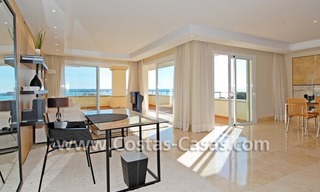 Apartamento de lujo, primera línea de playa, en venta en un complejo exclusivo frente al mar, Nueva Milla de Oro, Marbella - Estepona 8