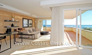 Apartamento de lujo, primera línea de playa, en venta en un complejo exclusivo frente al mar, Nueva Milla de Oro, Marbella - Estepona 7
