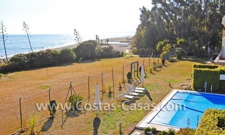 Apartamento de lujo, primera línea de playa, en venta en un complejo exclusivo frente al mar, Nueva Milla de Oro, Marbella - Estepona 2