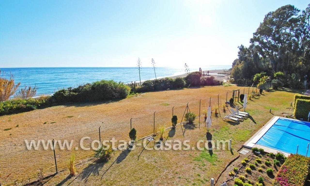 Apartamento de lujo, primera línea de playa, en venta en un complejo exclusivo frente al mar, Nueva Milla de Oro, Marbella - Estepona 5