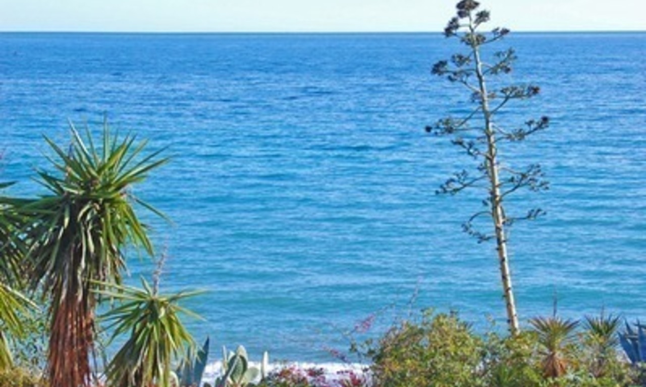 Apartamento de lujo, primera línea de playa, en venta en un complejo exclusivo frente al mar, Nueva Milla de Oro, Marbella - Estepona 25