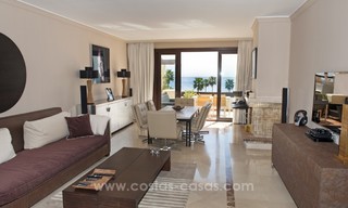 Ático de lujo en venta, primera línea de playa, Nueva Milla de Oro, Marbella - Estepona 22505 