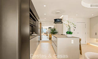 Áticos y apartamentos de lujo en venta, en primera línea de playa, Nueva Milla de Oro, Marbella - Estepona 795160 