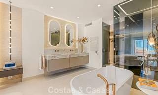 Áticos y apartamentos de lujo en venta, en primera línea de playa, Nueva Milla de Oro, Marbella - Estepona 795163 