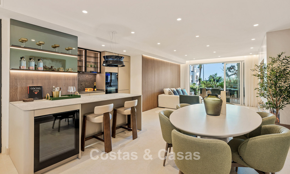 Áticos y apartamentos de lujo en venta, en primera línea de playa, Nueva Milla de Oro, Marbella - Estepona 795168