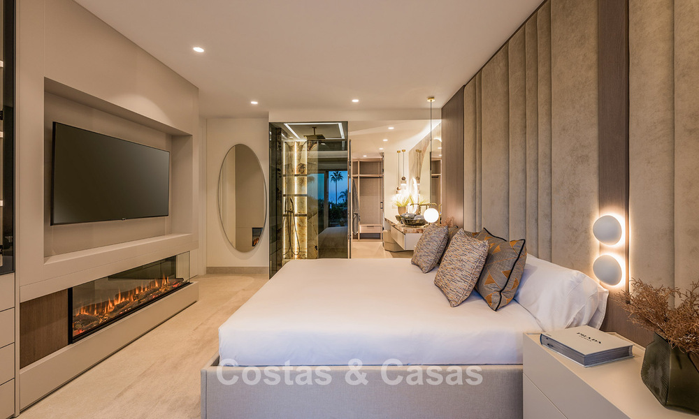 Áticos y apartamentos de lujo en venta, en primera línea de playa, Nueva Milla de Oro, Marbella - Estepona 795169