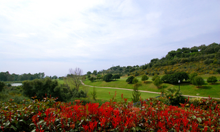 Villa de lujo situada a primera línea de golf de estilo moderno para comprar en Marbella - Benahavis 5