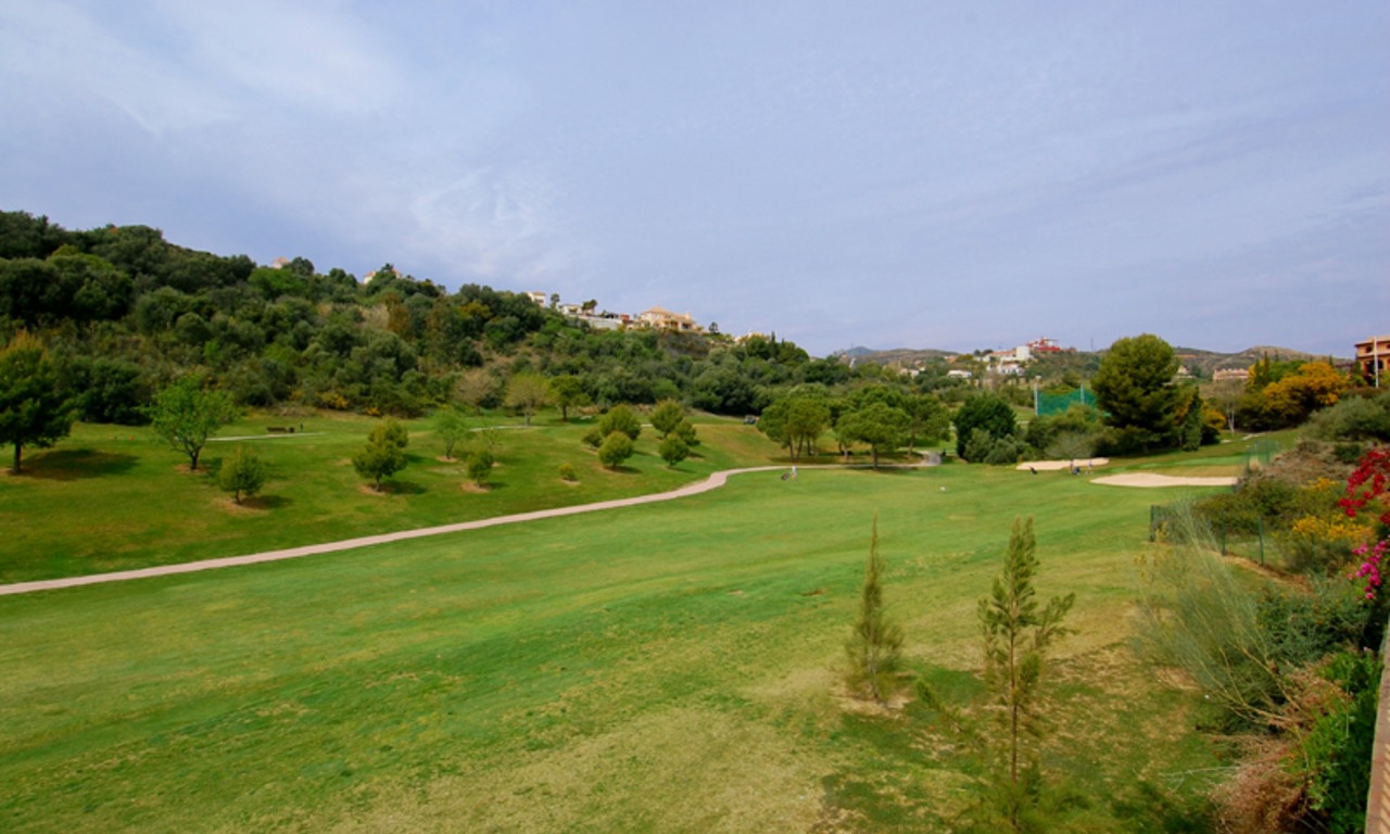 Villa de lujo situada a primera línea de golf de estilo moderno para comprar en Marbella - Benahavis 8