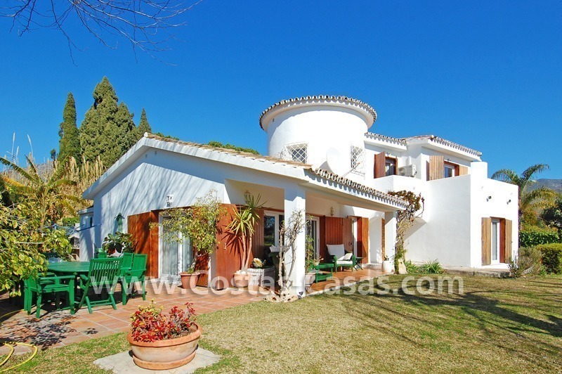 Ganga! Villa de estilo andaluz para comprar en la Milla de Oro en Marbella