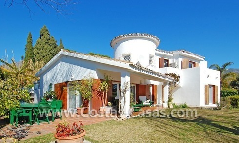 Ganga! Villa de estilo andaluz para comprar en la Milla de Oro en Marbella 