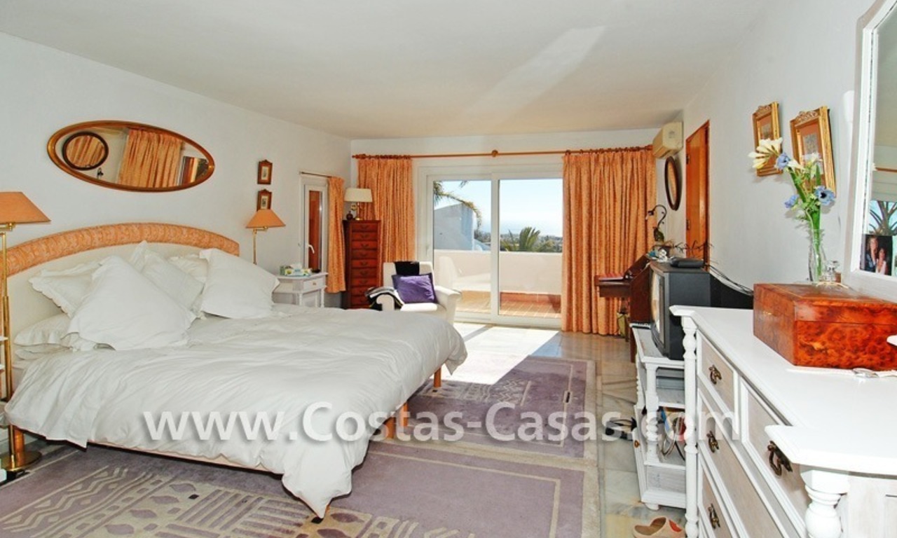 Ganga! Villa de estilo andaluz para comprar en la Milla de Oro en Marbella 13