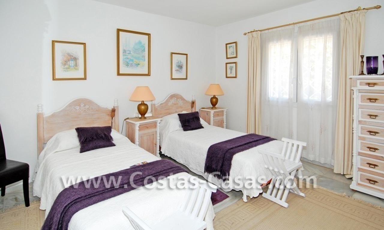 Ganga! Villa de estilo andaluz para comprar en la Milla de Oro en Marbella 15