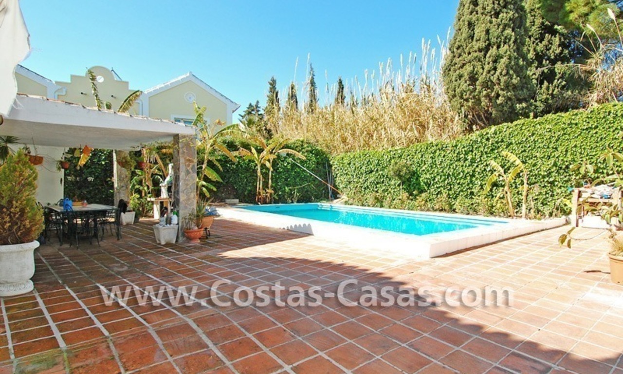 Ganga! Villa de estilo andaluz para comprar en la Milla de Oro en Marbella 6