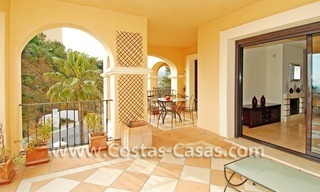 Ganga! Golf apartamento de lujo a la venta en Nueva Andalucía - Marbella 1