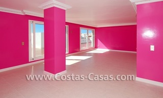 Apartamento duplex ático para comprar en centro de Puerto Banus, Marbella 11