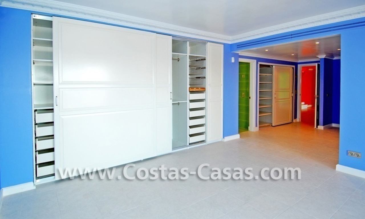 Apartamento duplex ático para comprar en centro de Puerto Banus, Marbella 12