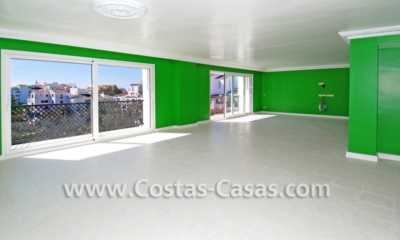 Apartamento duplex ático para comprar en centro de Puerto Banus, Marbella 8