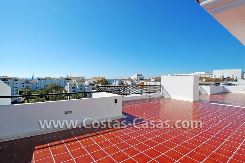 Apartamento duplex ático para comprar en centro de Puerto Banus, Marbella