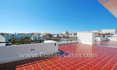 Apartamento duplex ático para comprar en centro de Puerto Banus, Marbella 