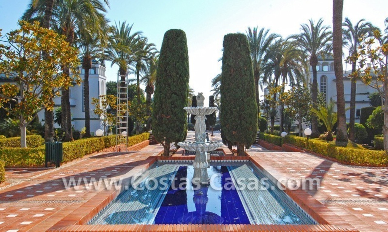 Villa a la venta situada frente al mar en una complejo cerrado en primera línea de playa, Marbella - Estepona 27