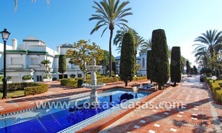 Villa a la venta situada frente al mar en una complejo cerrado en primera línea de playa, Marbella - Estepona 28