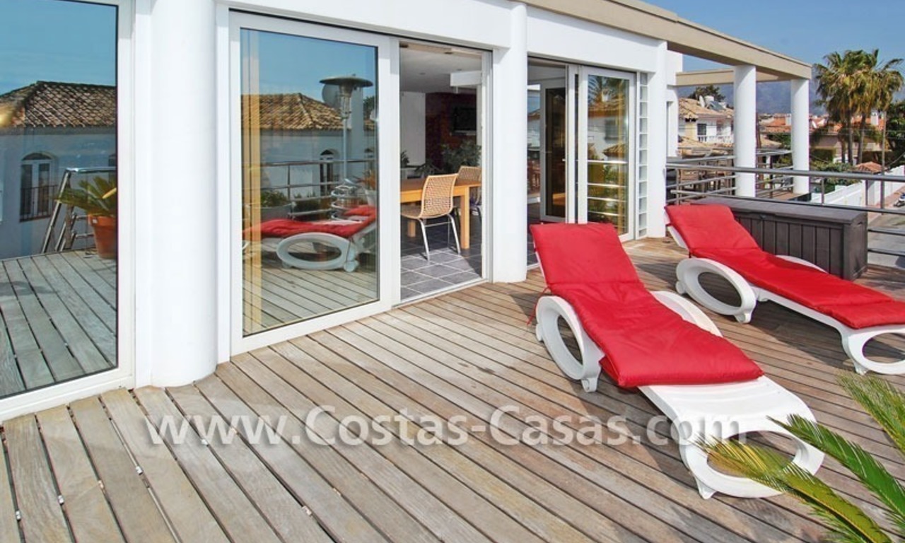 Ganga! Villa de estilo moderno cerca de la playa a la venta en Marbella 3