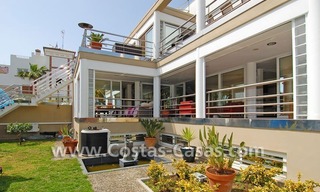 Ganga! Villa de estilo moderno cerca de la playa a la venta en Marbella 1