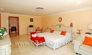 Villa en primera línea depuerto a la venta en Marbella 14