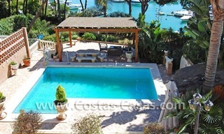 Villa en primera línea depuerto a la venta en Marbella 2