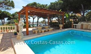 Villa en primera línea depuerto a la venta en Marbella 4