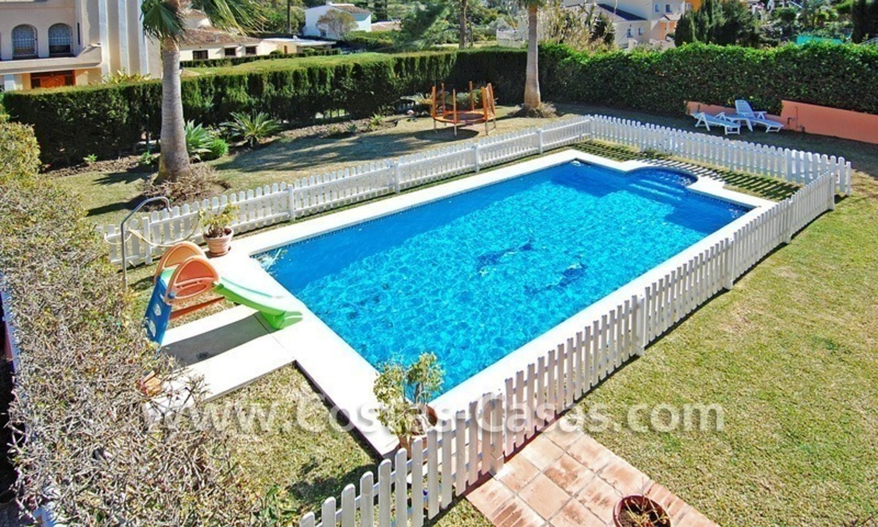 Urge venta! Villa de estilo andaluz para comprar en Nueva Andalucía - Marbella 3