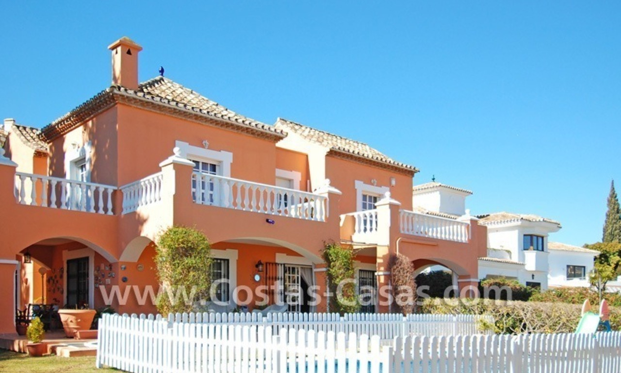 Urge venta! Villa de estilo andaluz para comprar en Nueva Andalucía - Marbella 0
