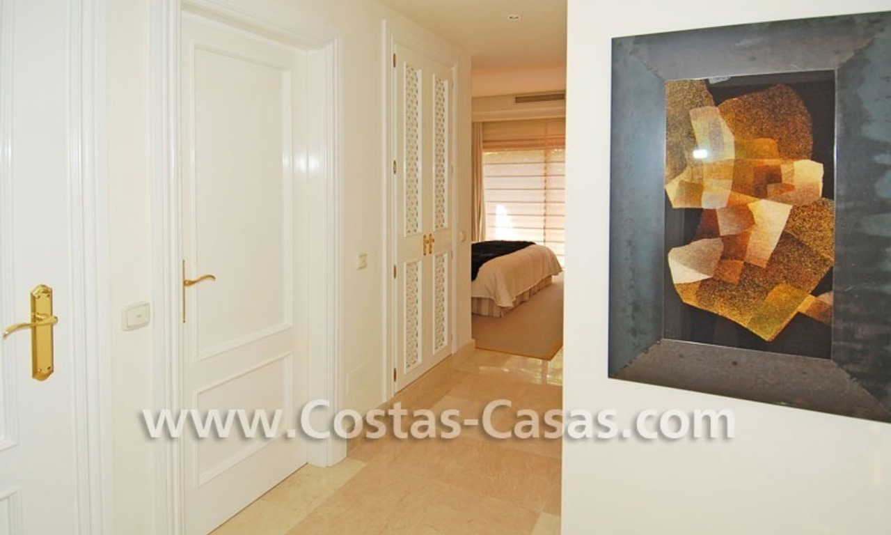Apartamento de lujo para vender en La Alzambra en Puerto Banús – Marbella. 5