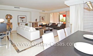 Apartamento de lujo para vender en La Alzambra en Puerto Banús – Marbella. 1