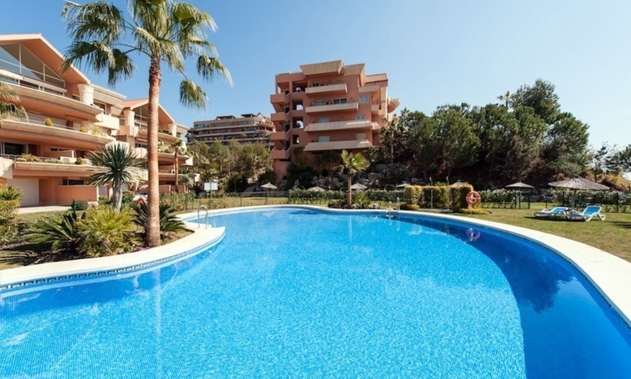 Apartamento de golf de lujo en venta en Nueva Andalucía - Marbella 2