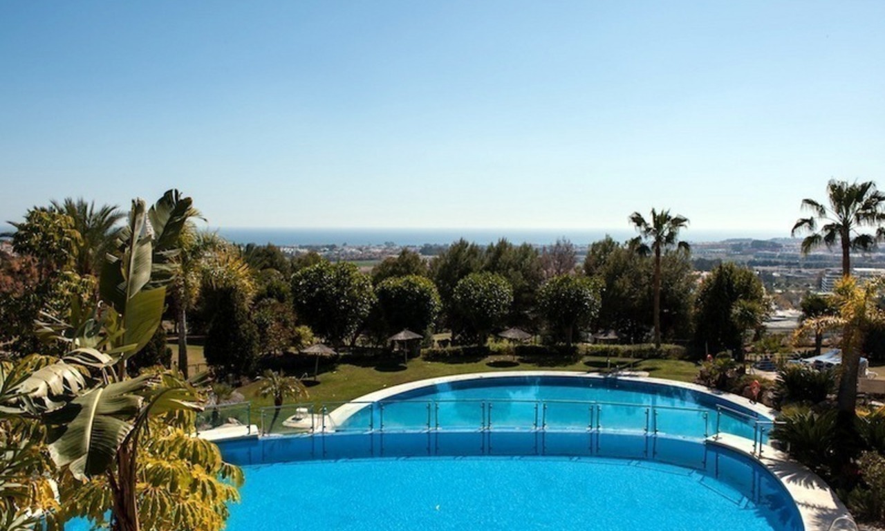 Apartamento de golf de lujo en venta en Nueva Andalucía - Marbella 1