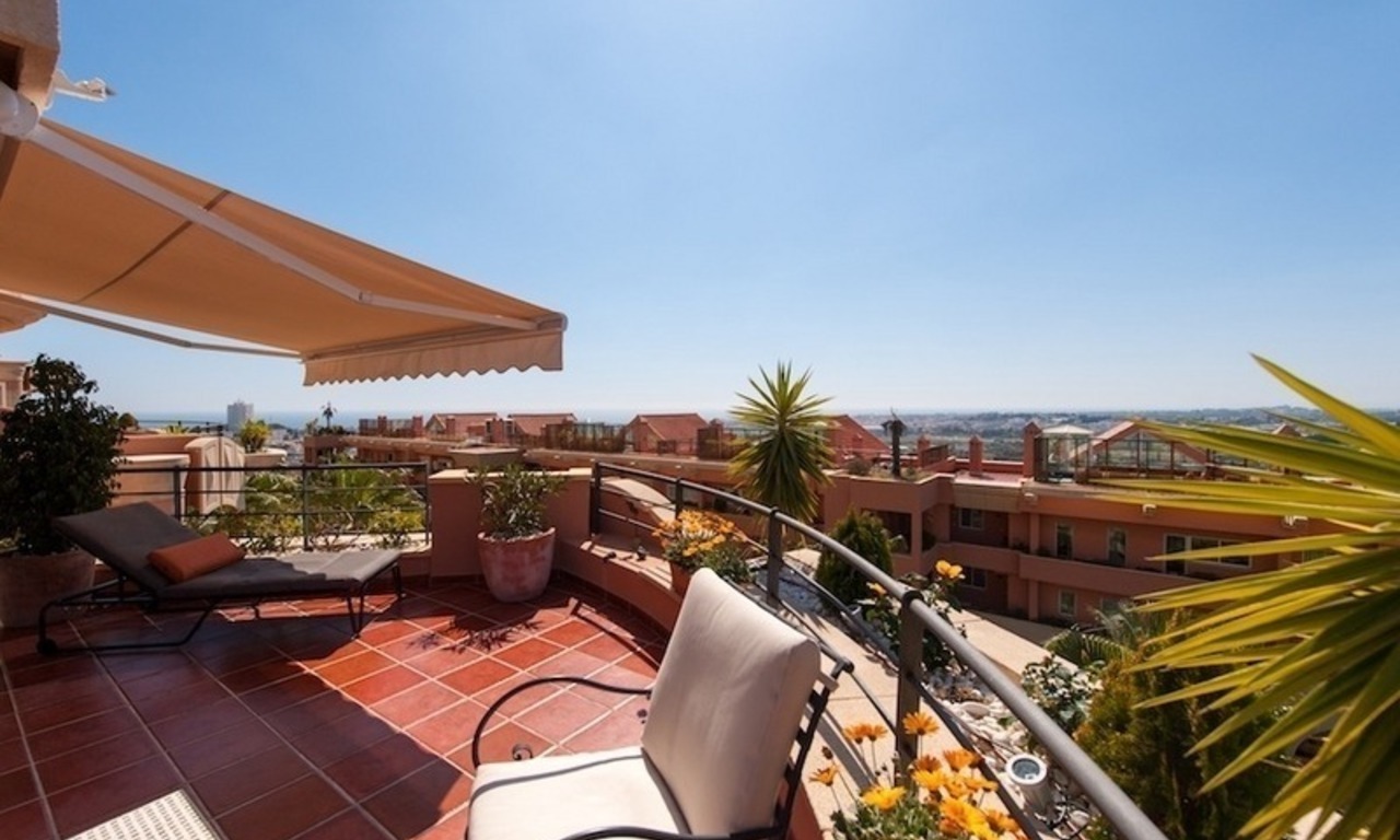 Apartamento de golf de lujo en venta en Nueva Andalucía - Marbella 0