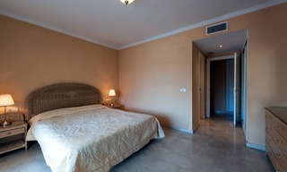 Apartamento en venta en el centro de Puerto Banús, Marbella 9
