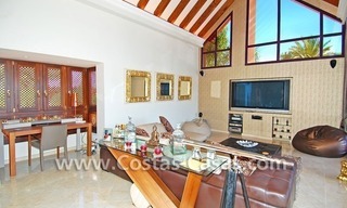 Exclusiva villa de estilo andaluz para comprar en la Milla de Oro en Marbella 10