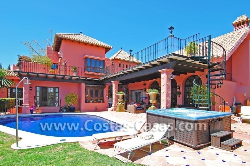 Exclusiva villa de estilo andaluz para comprar en la Milla de Oro en Marbella