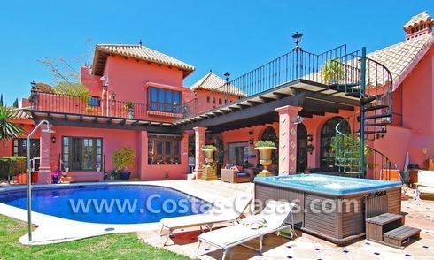 Exclusiva villa de estilo andaluz para comprar en la Milla de Oro en Marbella 