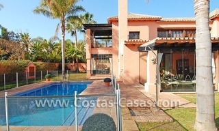 Villa de lujo junto a la playa a la venta en Puerto Banús Marbella 2