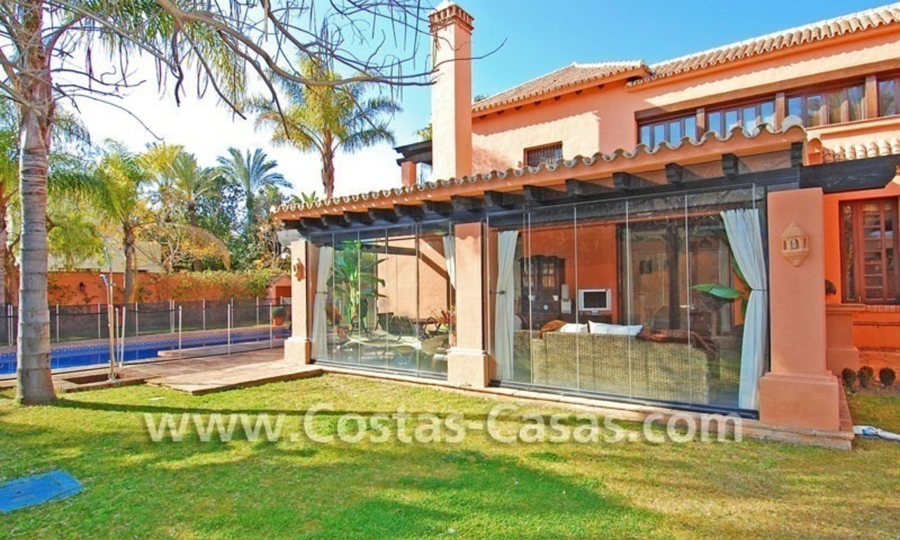 Villa de lujo junto a la playa a la venta en Puerto Banús Marbella 3