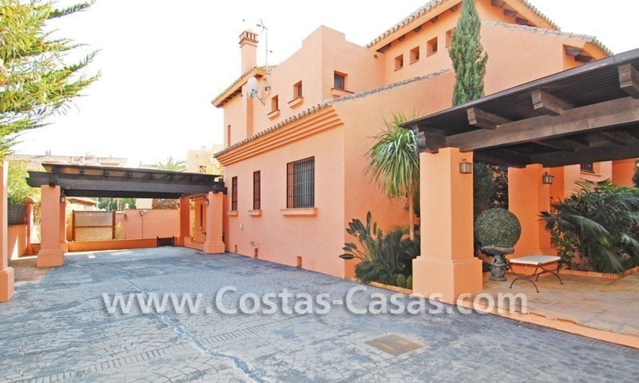 Villa de lujo junto a la playa a la venta en Puerto Banús Marbella 5