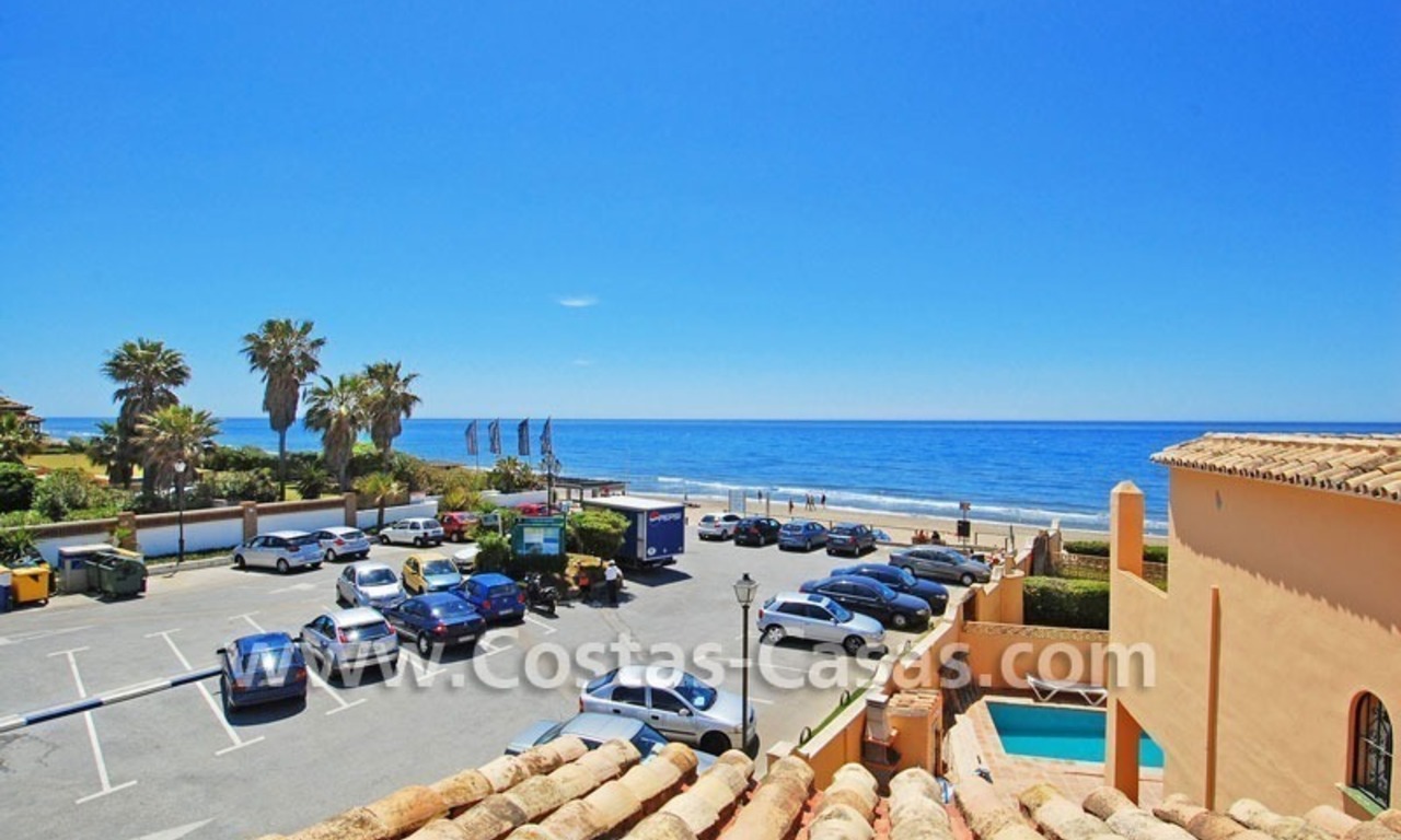 Casa adosada a la venta en Marbella en la primera linea de playa 1