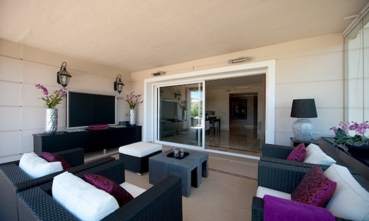 Amplio apartamento de lujo a la venta en campo de golf en la zona de Marbella - Benahavis - Estepona 10