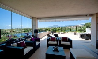 Amplio apartamento de lujo a la venta en campo de golf en la zona de Marbella - Benahavis - Estepona 8